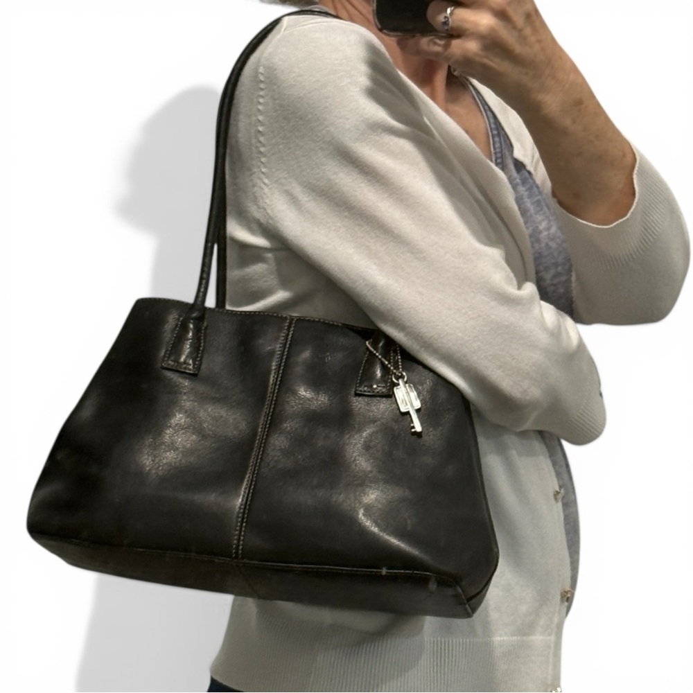 Fossil Black Leather Shoulder Bag with Key Charm - Picture 2 of 11